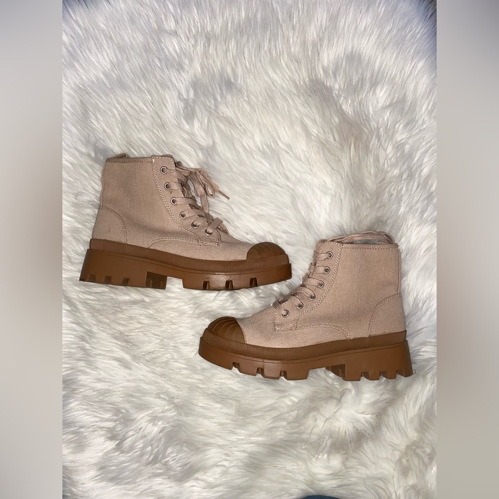 Universal Threads Platform Boots- Us Size 8.5 Fla… - image 1